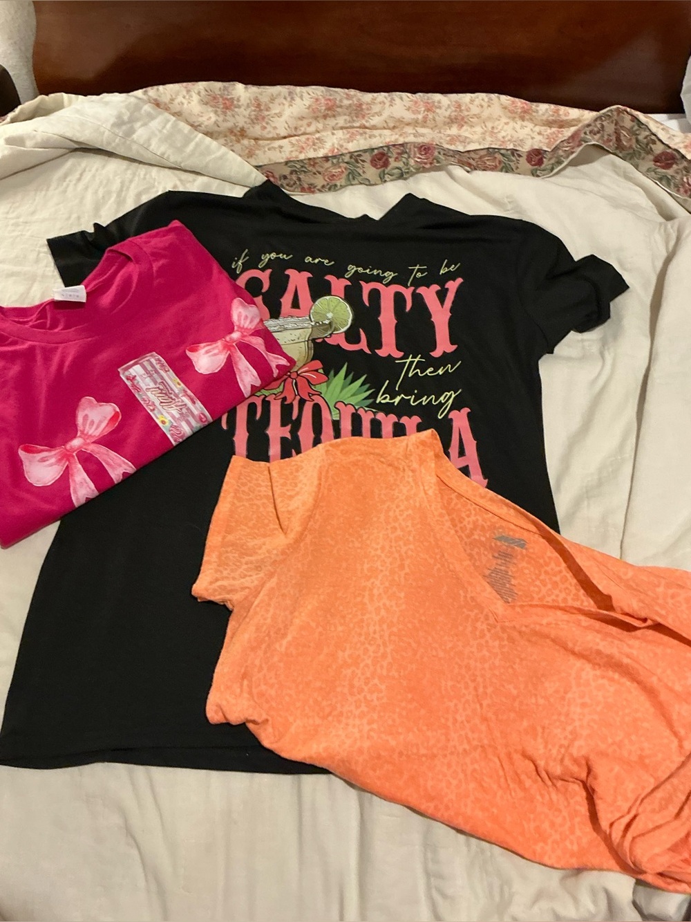 💖 Women’s Large Graphic Tee Bundle | 4 Pieces | Casual Summer Tops